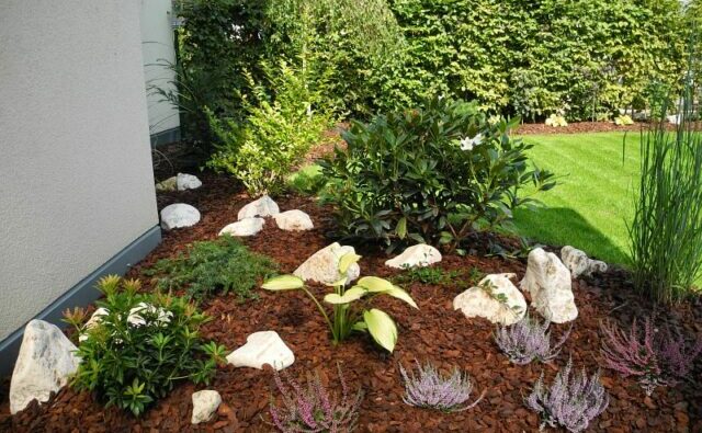 We deliver and install quality, long-lasting premium mulch. Decorative mulch will instantly enhance your property and curb appeal.